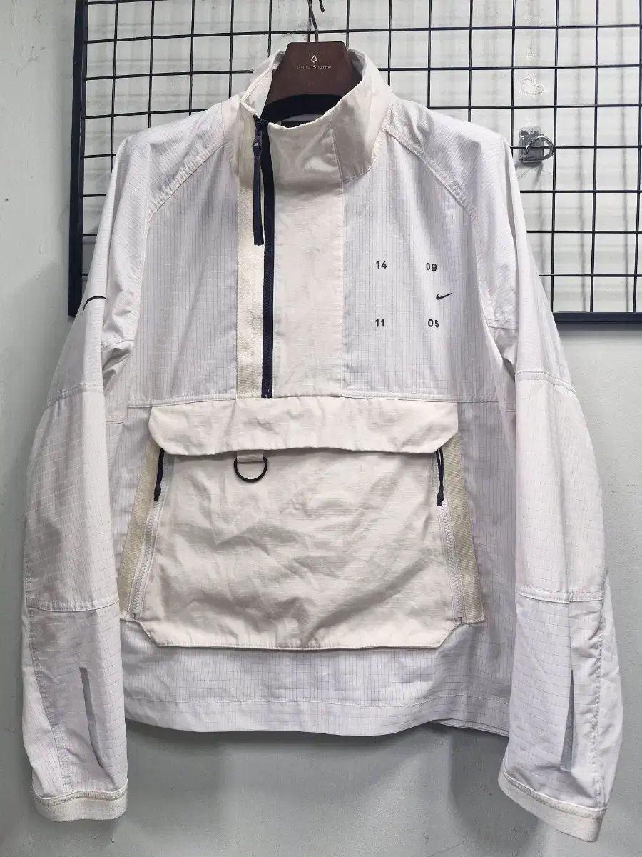 105XL NIKE テックパック エンジニアード ハーフジップ ジャケット