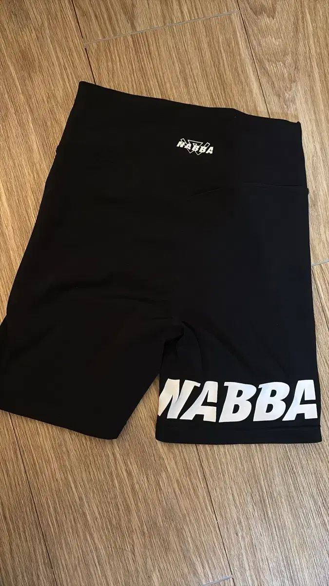ワナビーズフィット x ナバ ショートレギンス