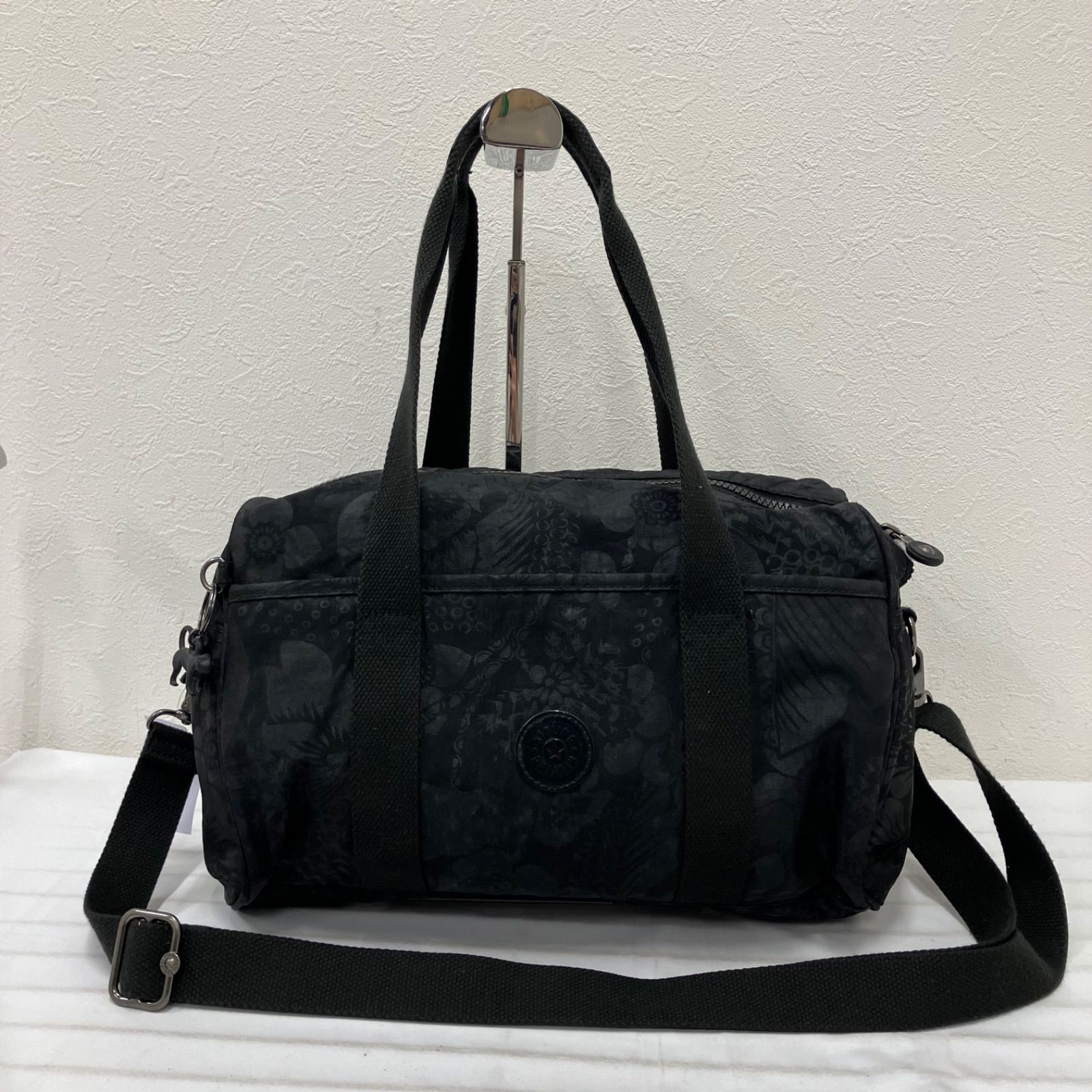 2660 Kipling キプリング 2way ショルダーバッグ トートバッグ ハンドバッグ ブラック 黒 フラワー 花柄 チャーム付き モンキー ゴリラ 軽量 ポケット多数 シンプル カジュアル
