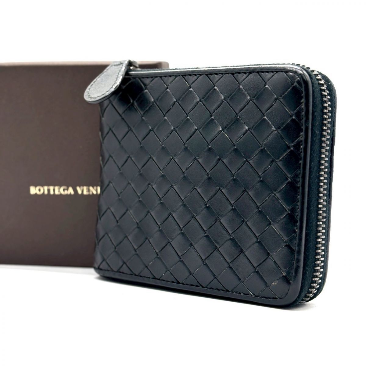 静けさを編み込む】 BOTTEGA VENETA 二つ折り財布 イントレチャート 