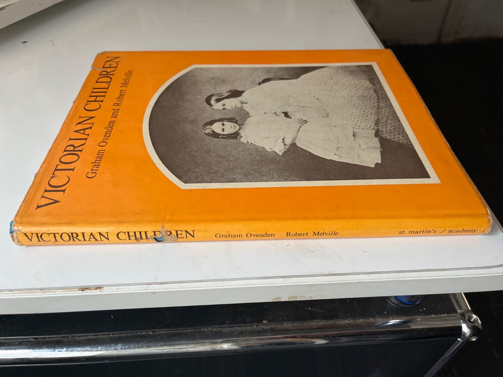 VICTORIAN CHILDREN Graham Ovenden and Robert Melville - メルカリ