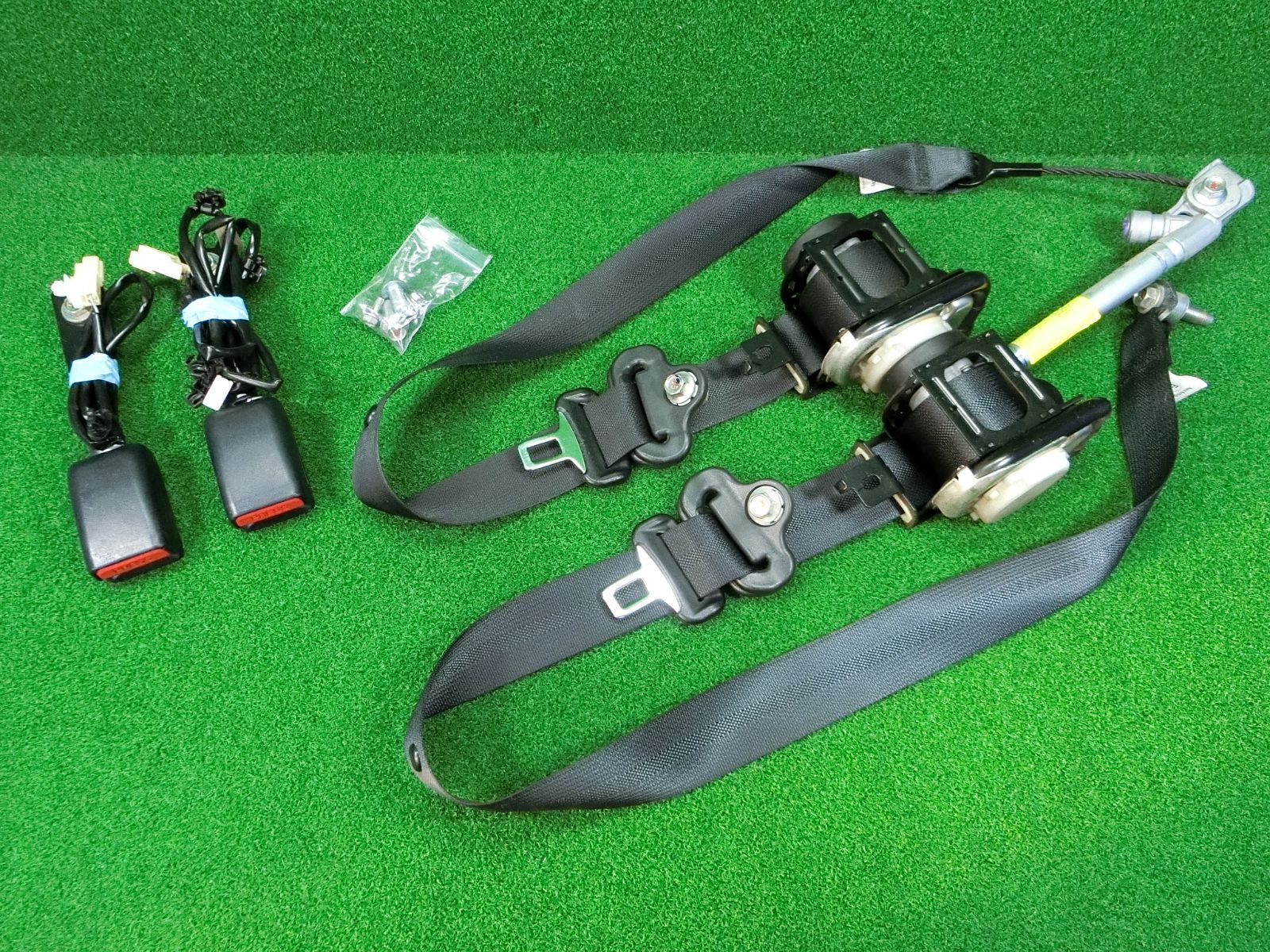 [15804] 送料無料 三菱 ekスペース カスタム B11A フロント シートベルト 左右セット キャッチ 6273412 6273413