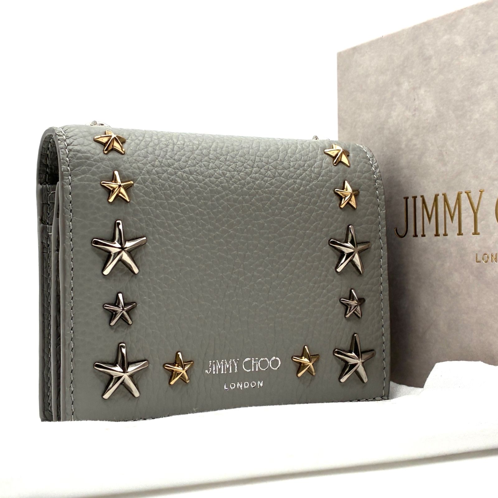 未使用に近い ジミーチュウ JIMMY CHOO ハンネ HANNE スタースタッズ 二つ折り財布 コンパクト ミニウォレット グレー レザー 付属品完備 夏休みの旅行や夏のボーナスでのご褒美に