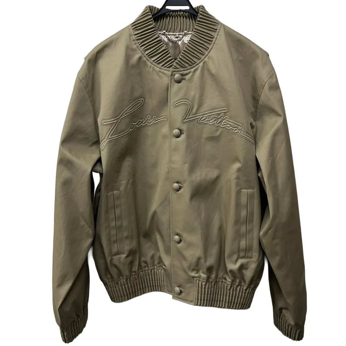 ルイヴィトン　LOUIS VUITTON ボンバージャケット・ブルゾン　エンブロイダリーロゴ　ベージュ系　ポリエステル / コットン　RM242MQ RM6 HRB40E　＃50サイズ