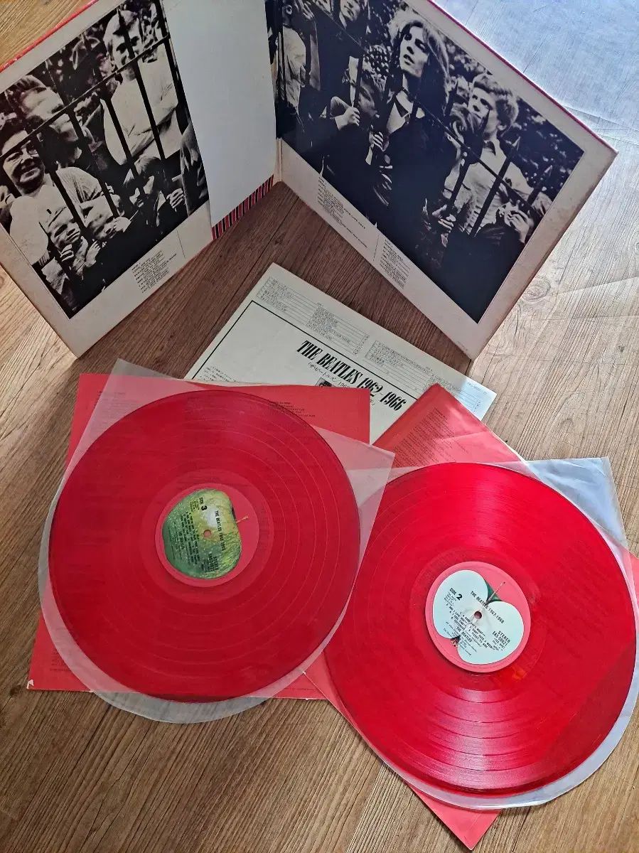BEATLES RED BLUE カラーレコード 4 腸 - メルカリ