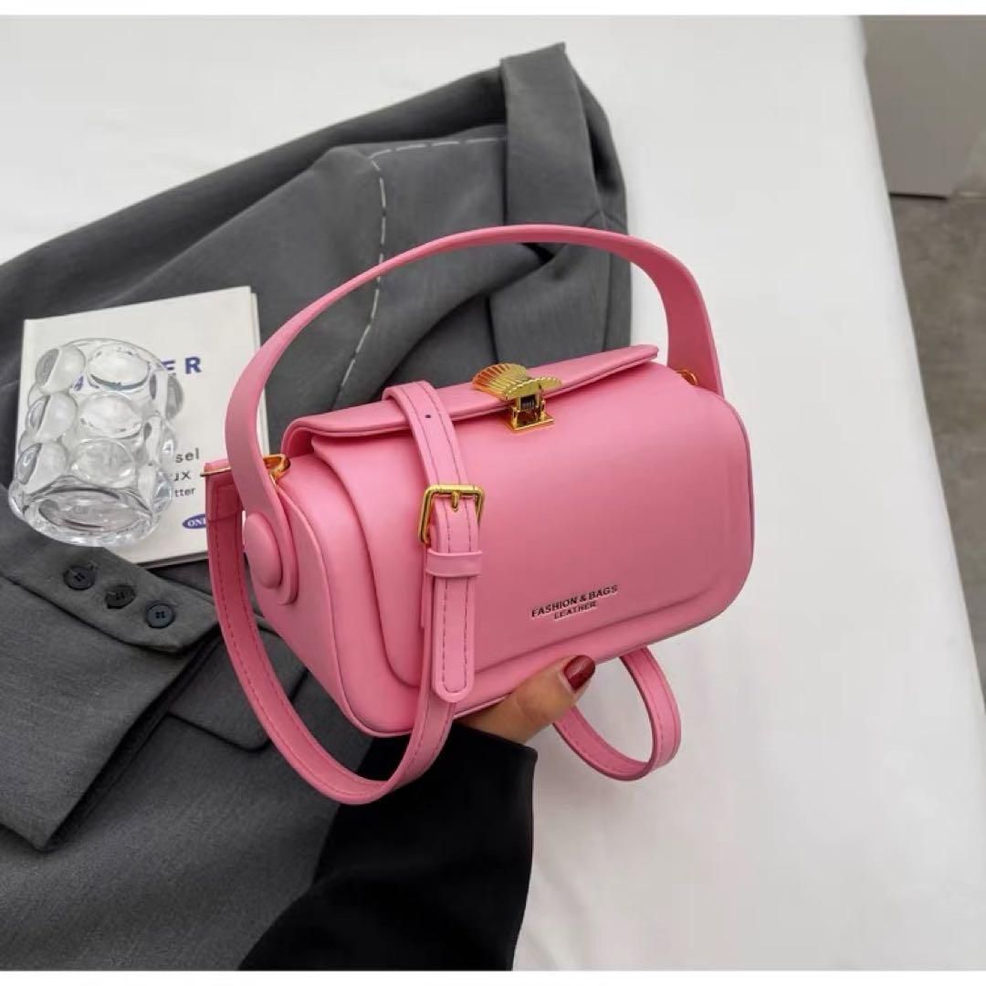 ファッション人気のコロンショルダー&ハンドバッグ カワイイデザイン