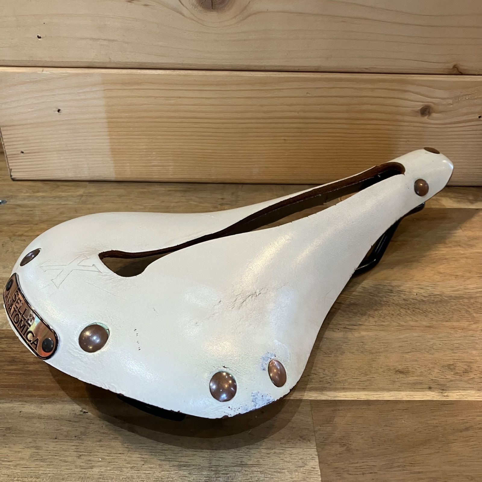 ホワイト Anatomica Selle セラアナトミカ レザーサドル レザーサドル / ANATOMICA SELLE クラシックに見えて実はハイテク!? パーツ