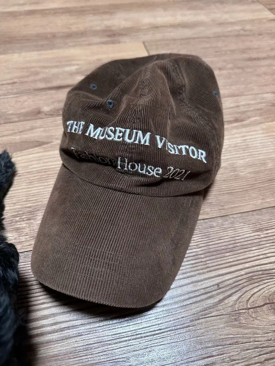 THE MUSEUM VISITOR 2021 コーデュロイ ベースボールキャップ ブラウン