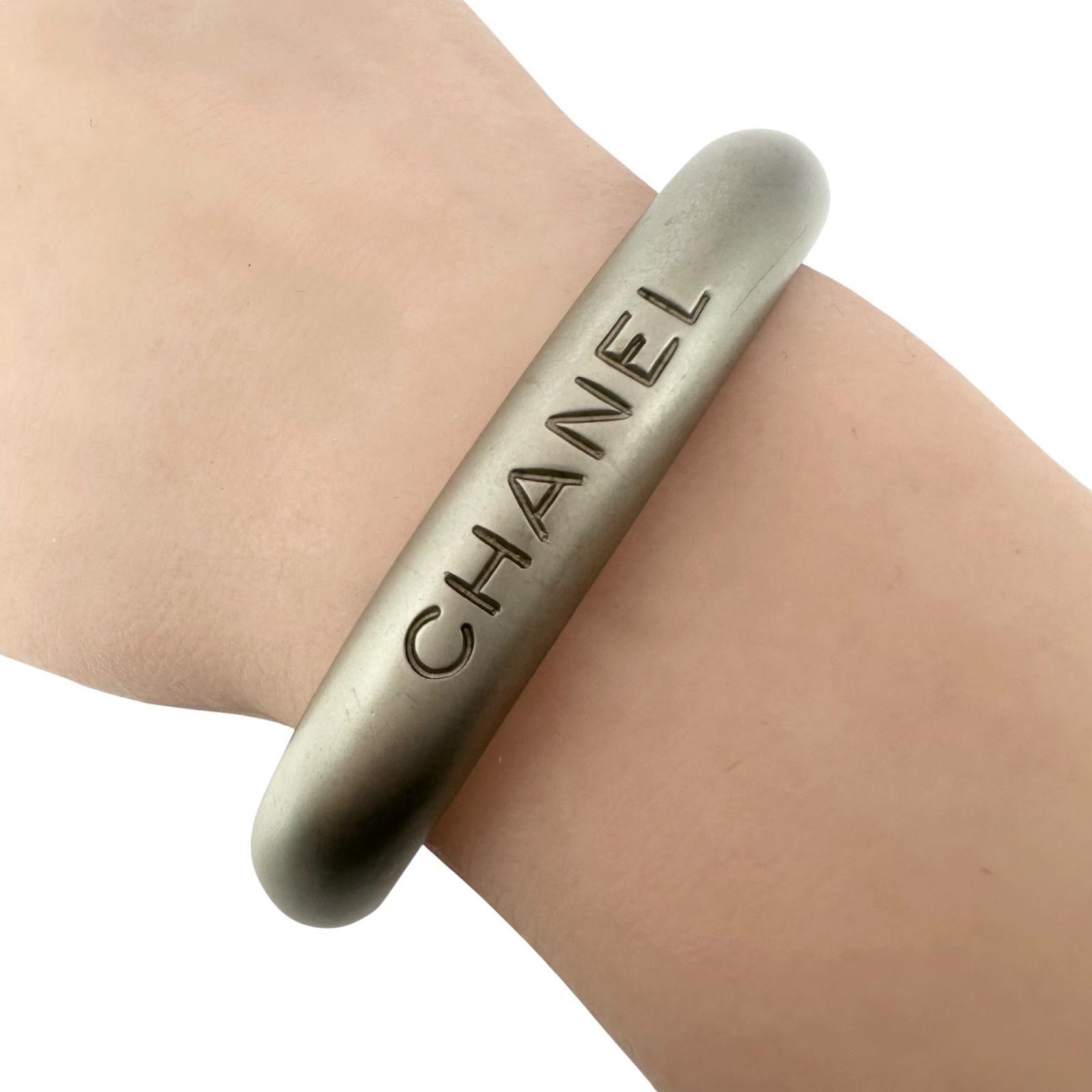 CHANEL ライオンモチーフ GP シルバー バングル 99A - メルカリ