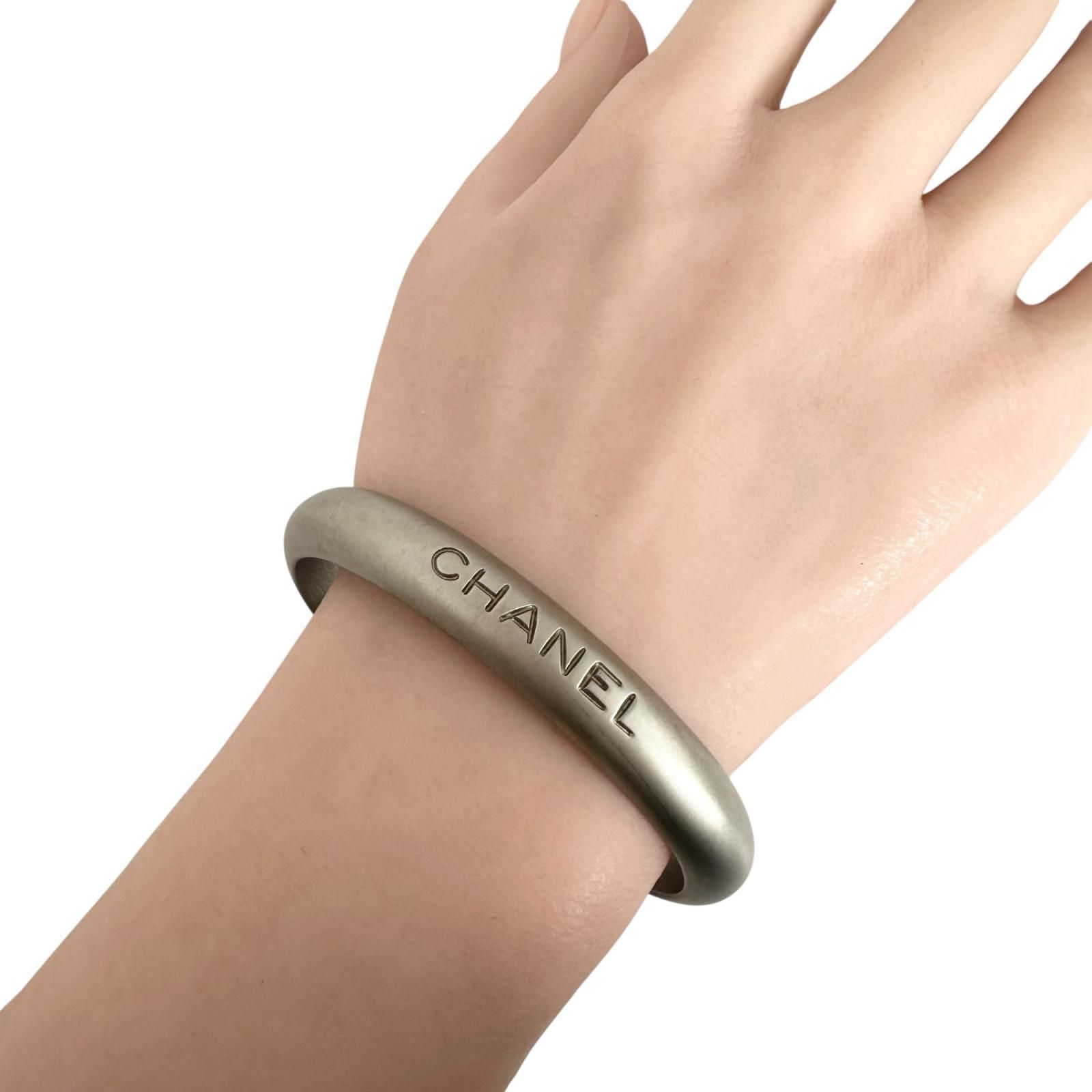 CHANEL ライオンモチーフ GP シルバー バングル 99A - メルカリ