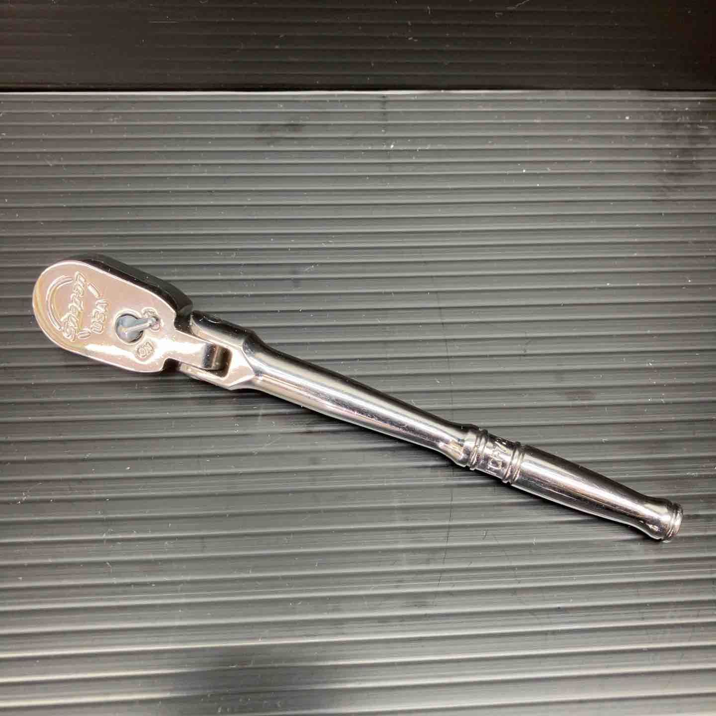 スナップオン(Snap-on) 1/4
