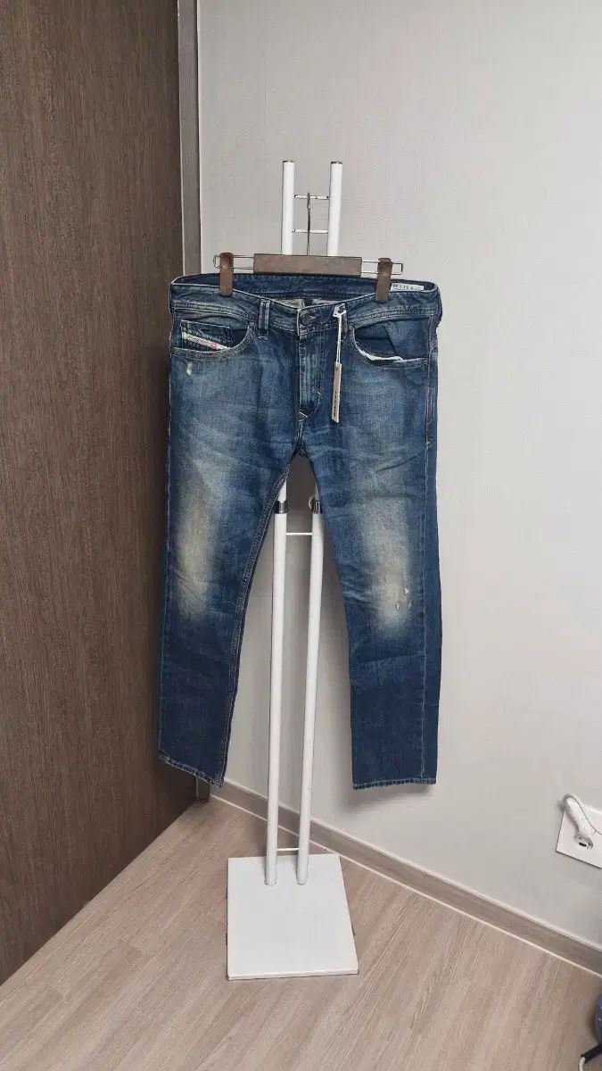 新品 DIESEL (男33) 綿100％ デニム インディゴブルーデニム