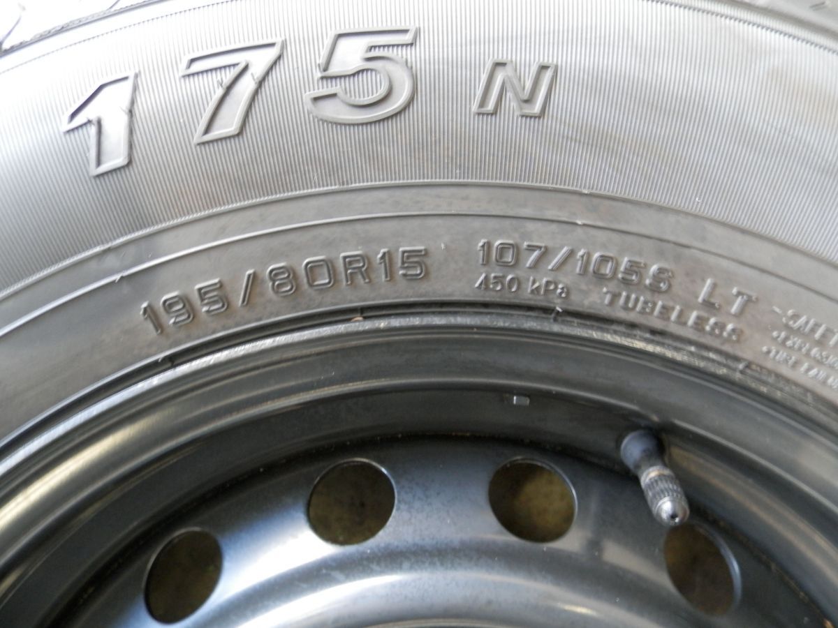 トヨタ 200 ハイエース 15インチ 純正スチールホイール付ラジアル 