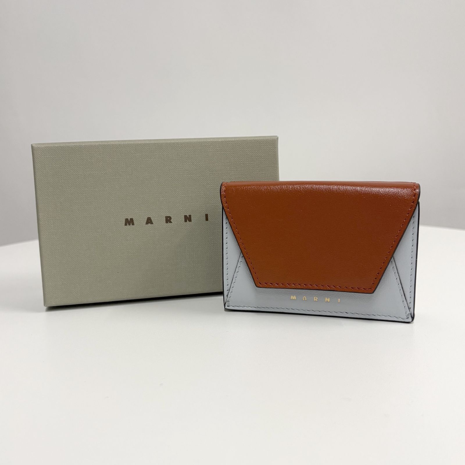 MARNI コンパクトウォレット 三つ折り財布 オレンジ ホワイト - メルカリ