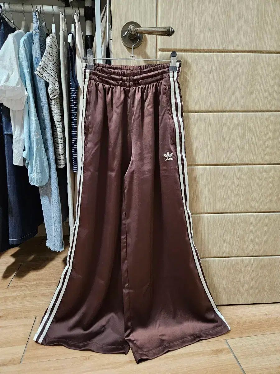 アディダス トラック ワイド パンツ