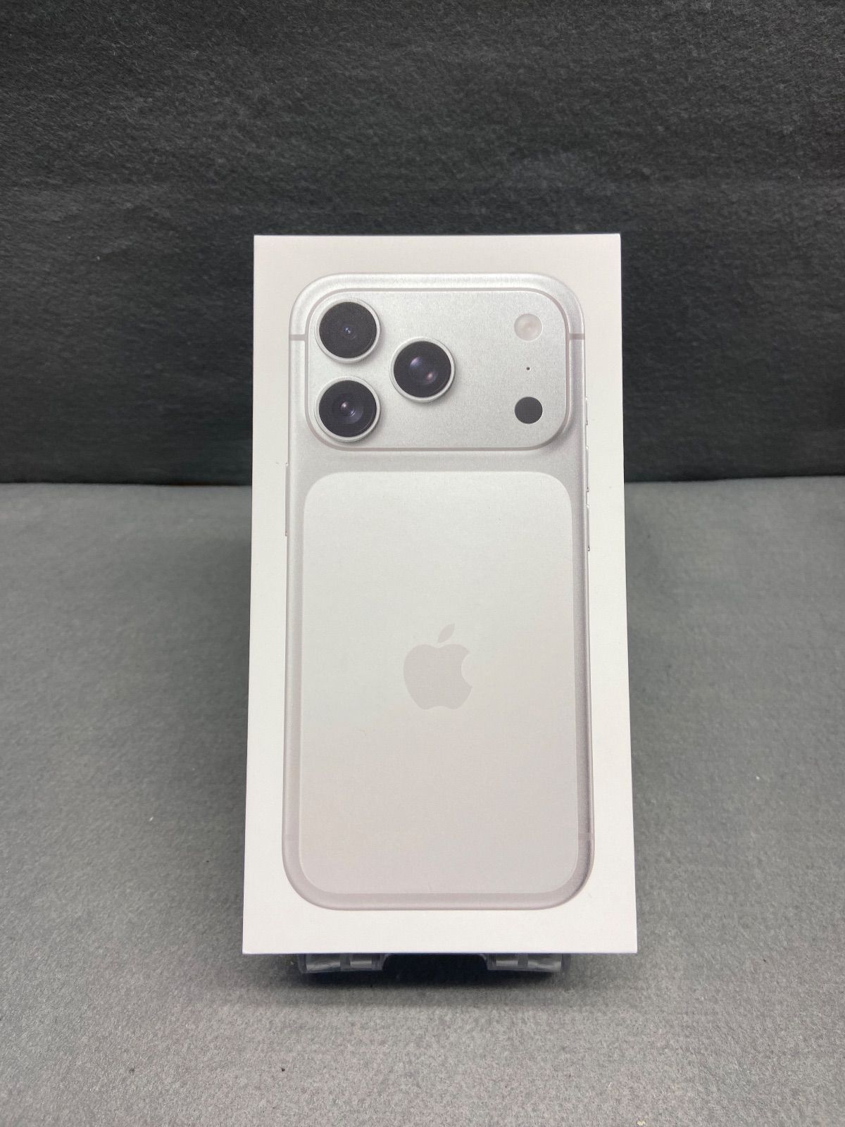 新品未開封 Appleストア版 SIMフリー iPhone17 Pro 256GB シルバー色