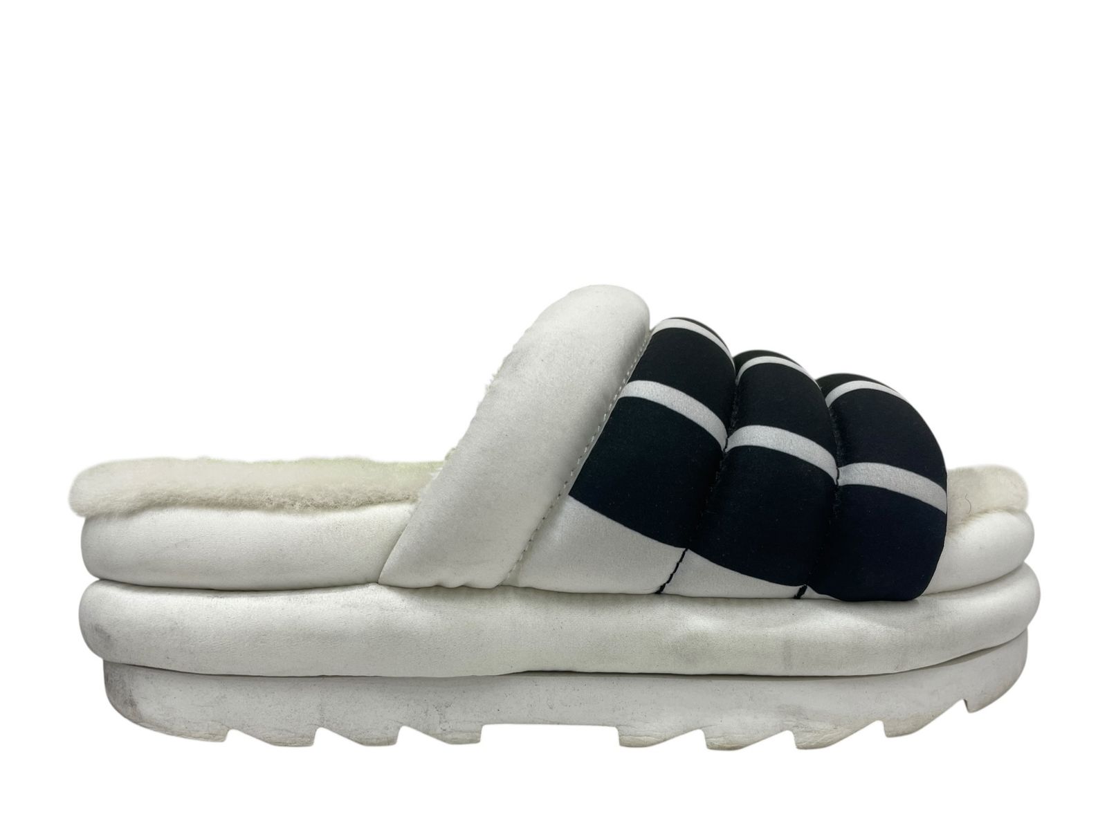 UGG（アグ） Maxi Slide Logo マキシスライドロゴ ステートメント