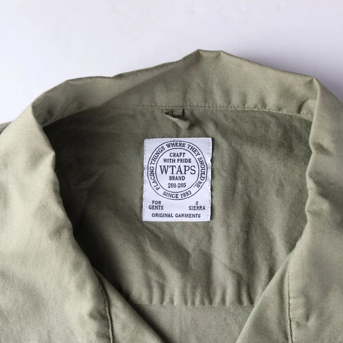 wtaps グラフィック プリント コットン 半袖 シャツ オリーブ wtaps グラフィック プリント コットン 半袖 シャツ オリーブ