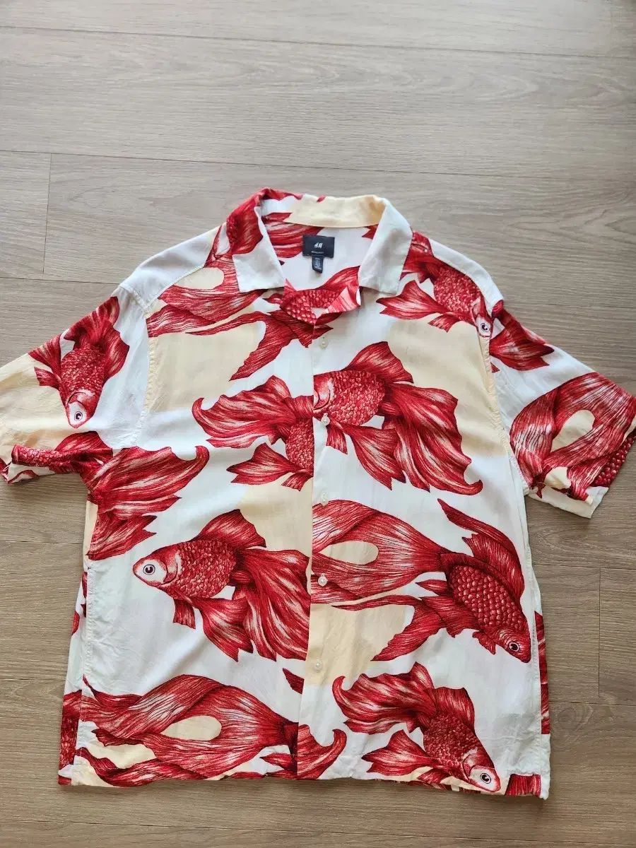 H&M 金魚 パータン 半袖 シャツ L