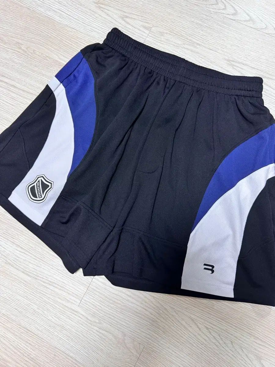 (S)バレンシアガのブラック ブルー COLOR メッシュ 素材 ホッケー ショーツ