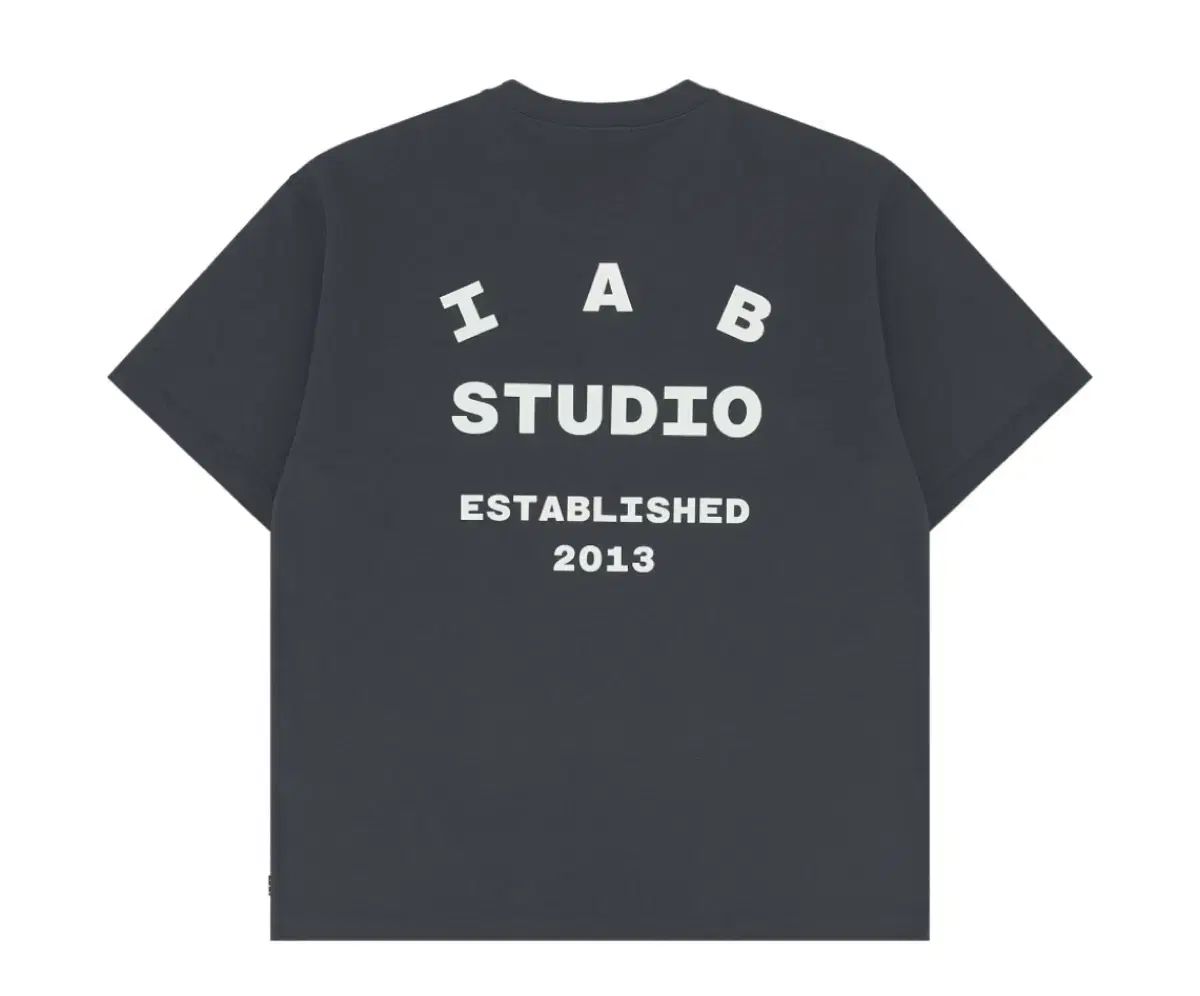 IAB Studio アイエプスタジオ 26 IAB Tシャツ チャコール 白