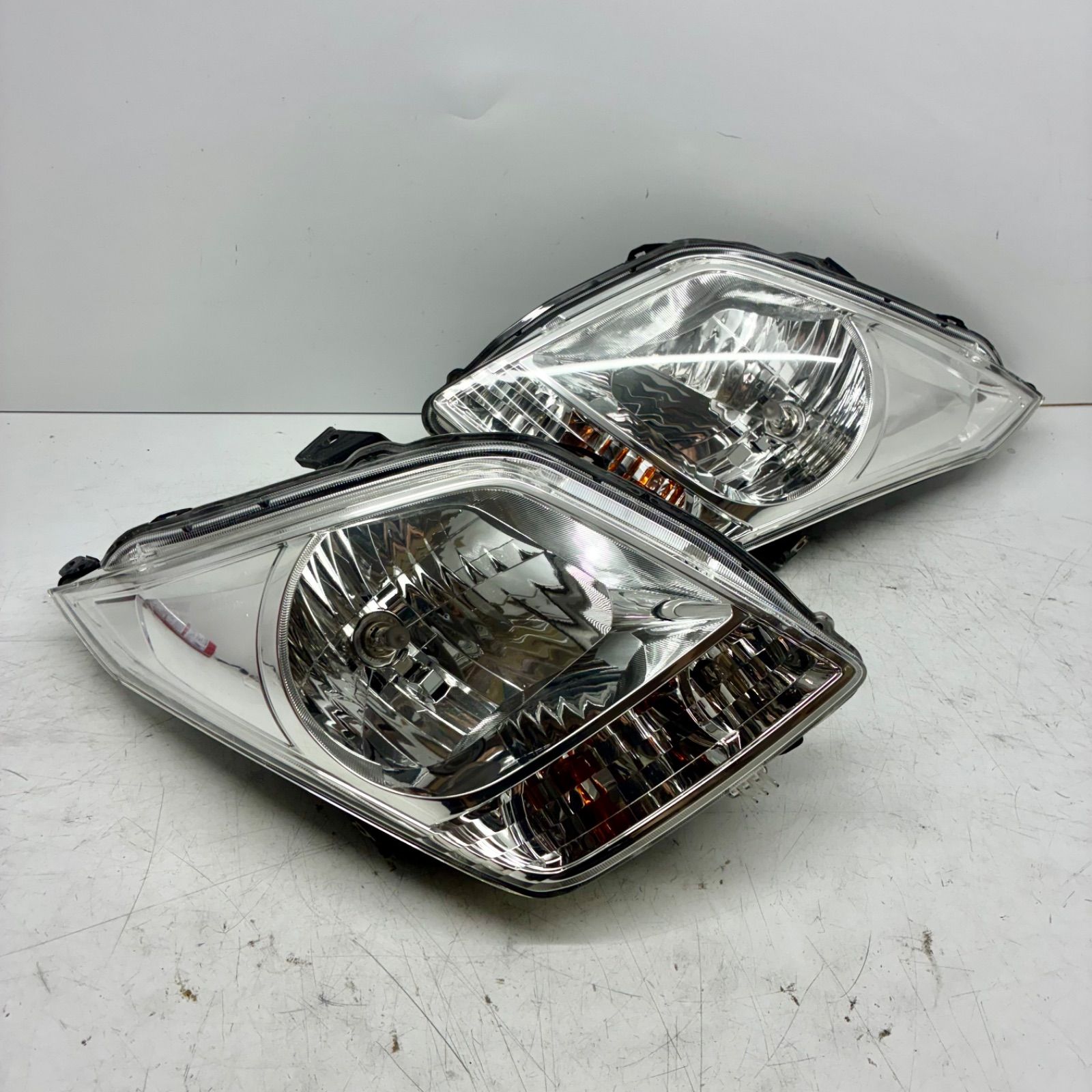 良品【コーティング済】スズキ MH23S MJ23S ワゴンR AZワゴン ヘッドライト ランプ レンズ 左右セット LR レベ付 KOITO 100-59192 P80609