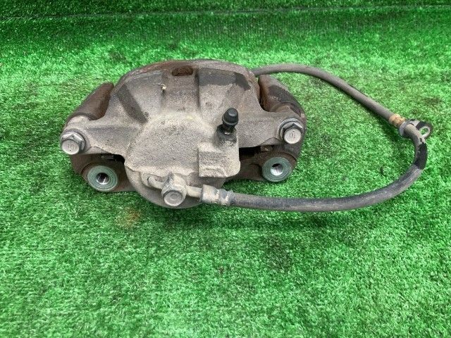 ヴォクシー ZRR85G 右フロントキャリパー V 4WD 8人 47730-28580 202