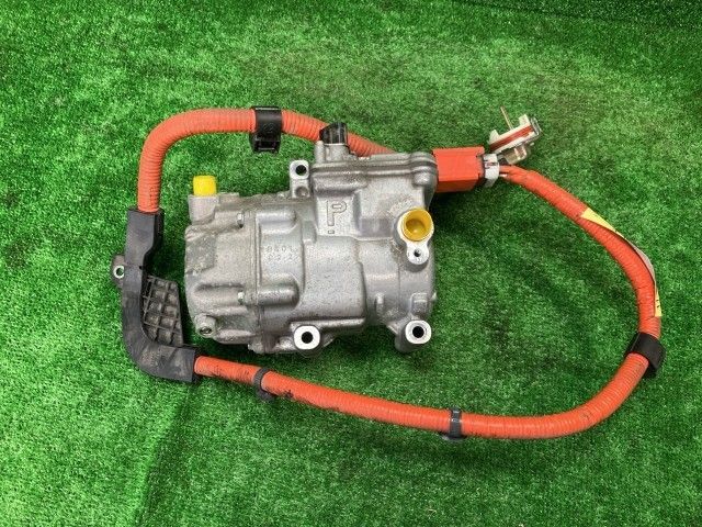 プリウス ZVW30 エアコンコンプレッサー S デンソー 042200-0212 88370-47030 1F7