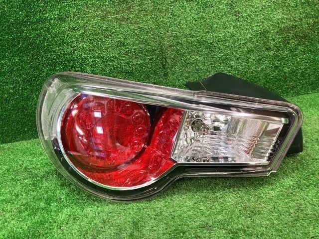 86 ZN6 左テールランプ・テールライト GT コイト 220-60084 SU003-02531
