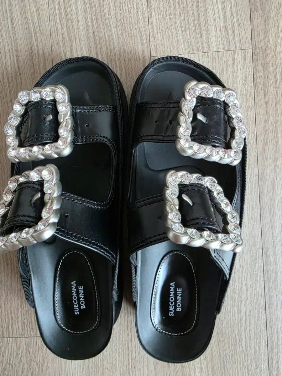 シューコンマボニー スリッパ