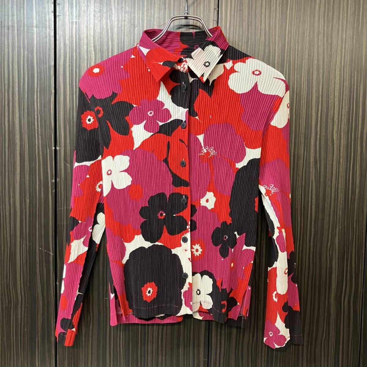 14SS ISSEY MIYAKE WHITE LABEL 花柄プリーツシャツ 長袖シャツ ブラウス サイズ2 レッド ブラック IM42FJ2552 イッセイミヤケ