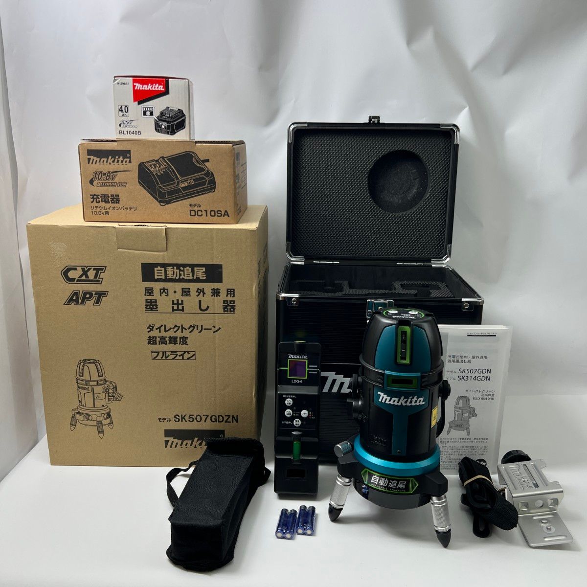 MAKITA マキタ 充電式屋内･屋外兼用追尾墨出し器 SK507GDZN 未使用品 充電器・充電池1個・ケース付