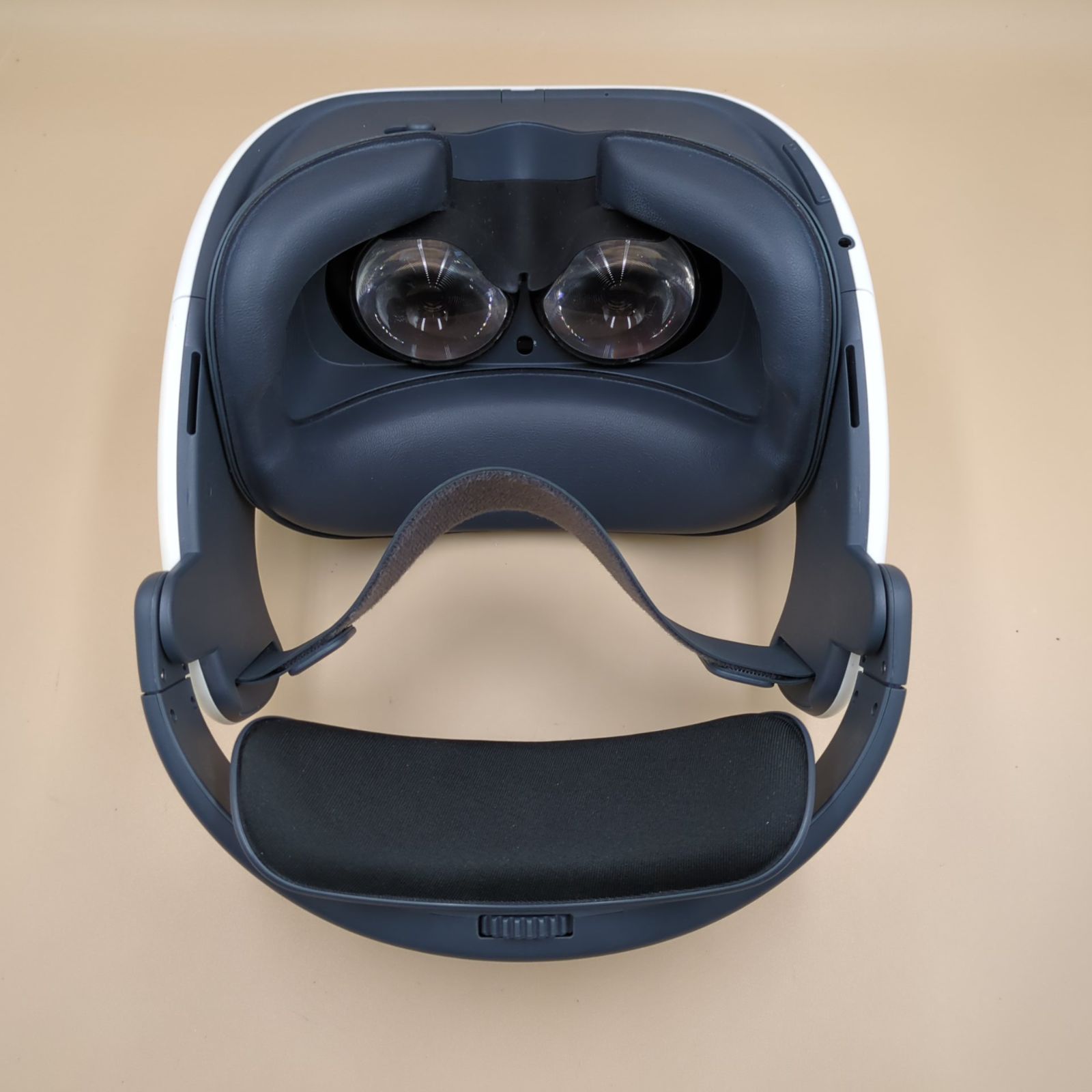 ジャンク品】HTC VIVE Focus Plus VRヘッドセット - メルカリ