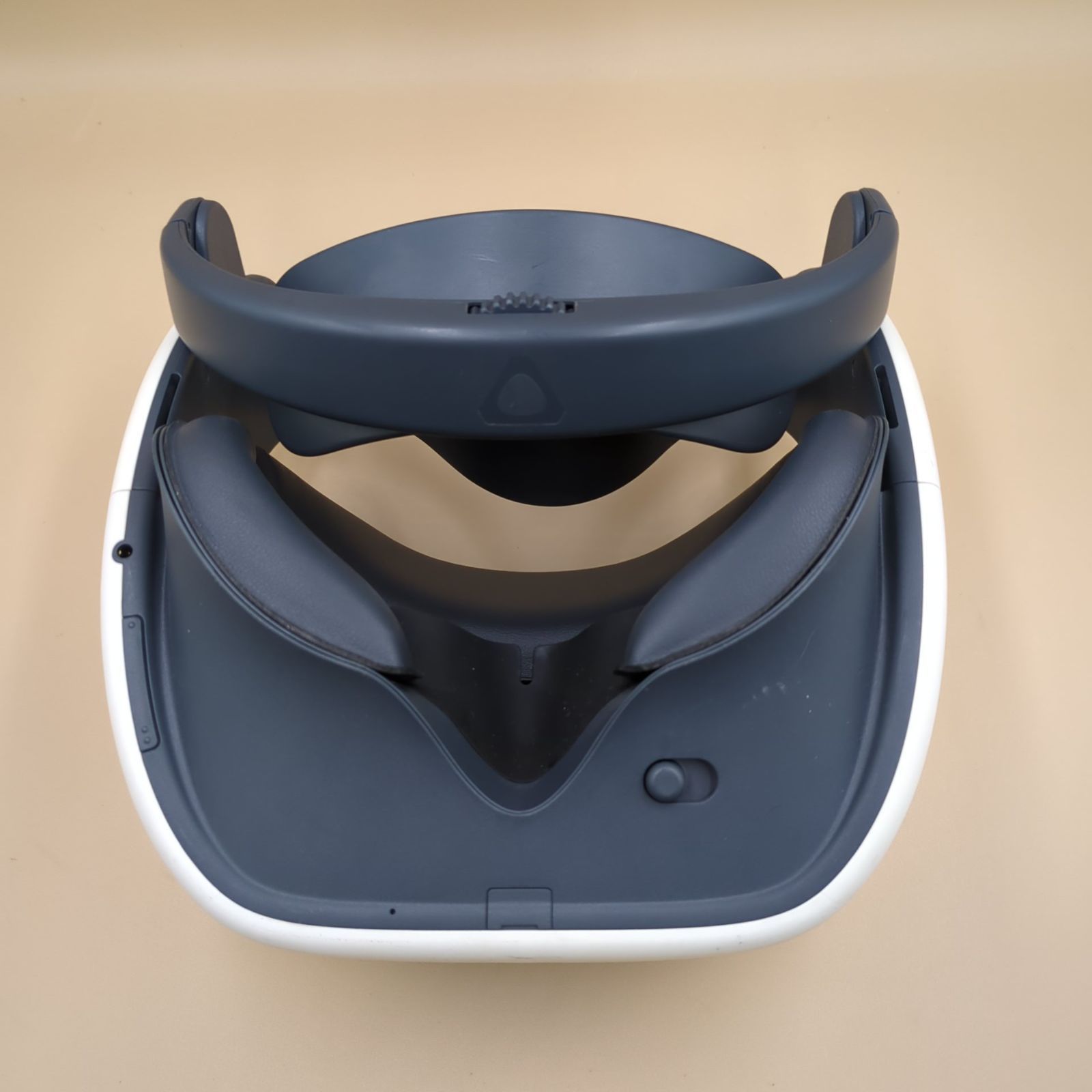ジャンク品】HTC VIVE Focus Plus VRヘッドセット - メルカリ