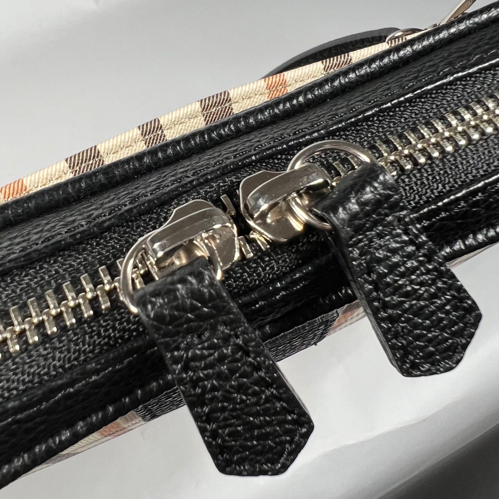 B134 DAKS ダックス ショルダーバッグ ハウスチェック ロゴ PVC レザー