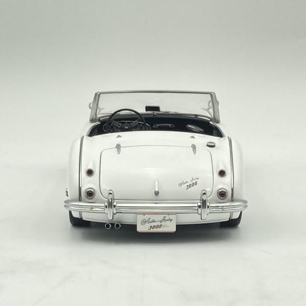 中古】オートアート 1/18 AUSTIN HEALEY 3000 MKII '61(ホワイト