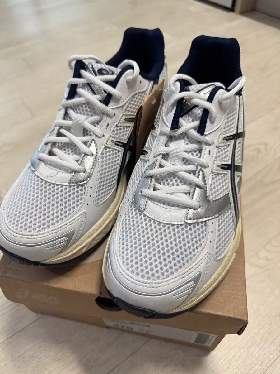 アシックス1130 ホワイトミッドナイト 新品