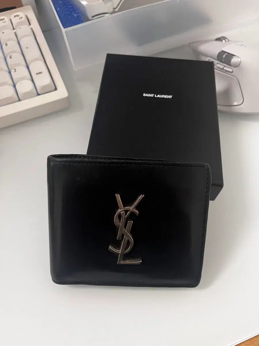 サンローラン モノグラム シルバー 二つ折り財布