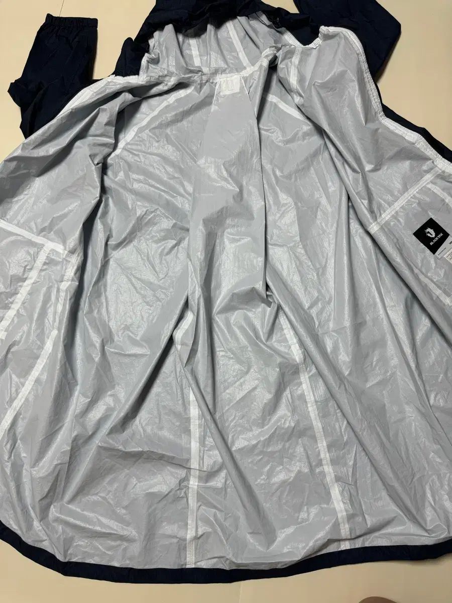 (タグ新品出品価格18) ブラックヤク 完全防水 ランディング/登山 レインコート100