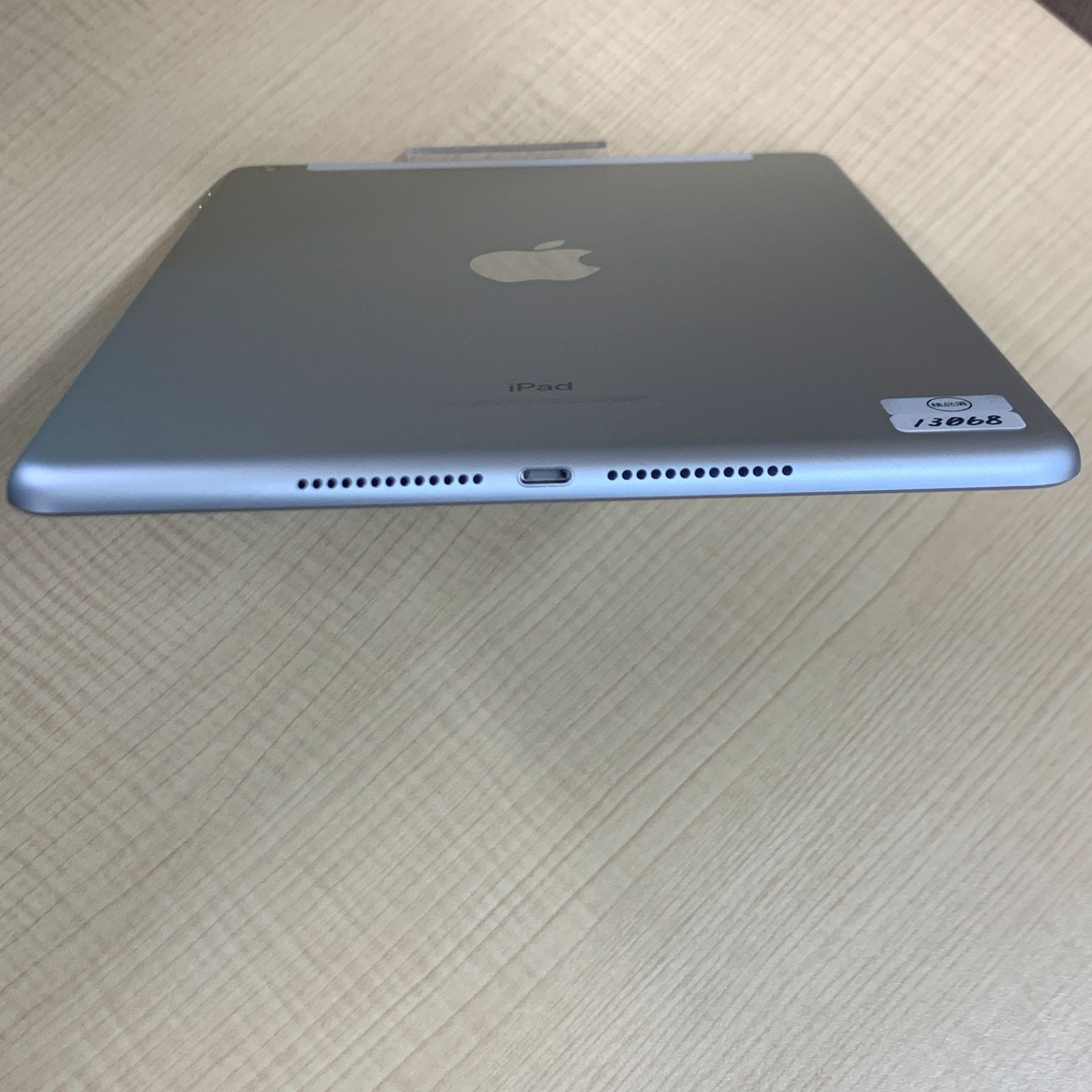 iPad 第6世代 128GB シルバー WiFi+Cellular - メルカリ