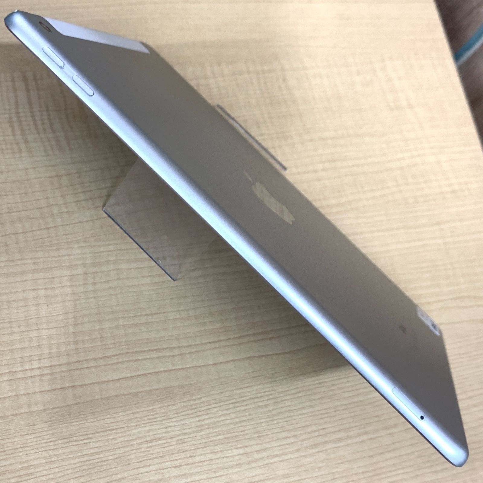 iPad 第6世代 128GB シルバー WiFi+Cellular - メルカリ
