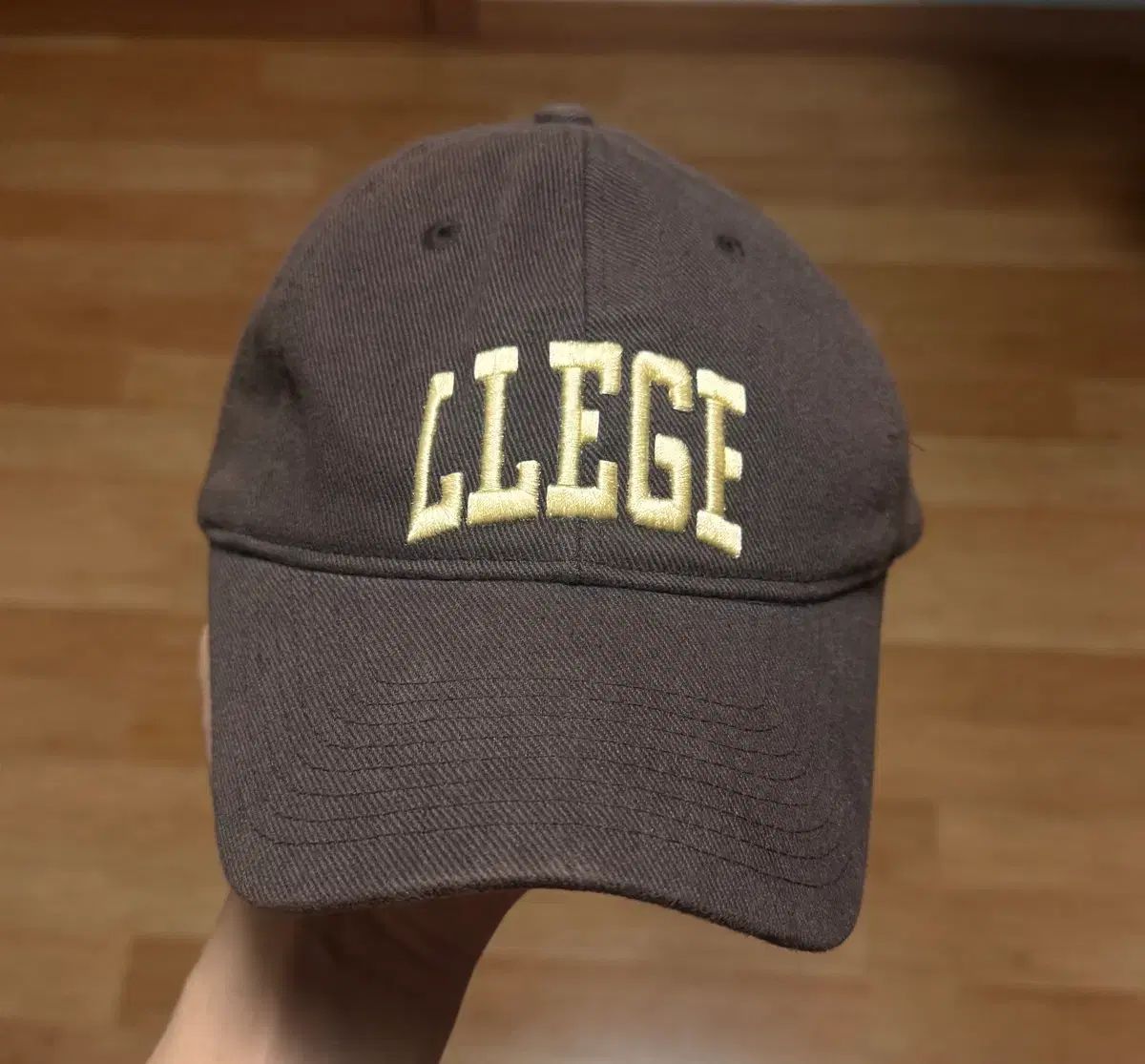 LLEGE ベースボールキャップ