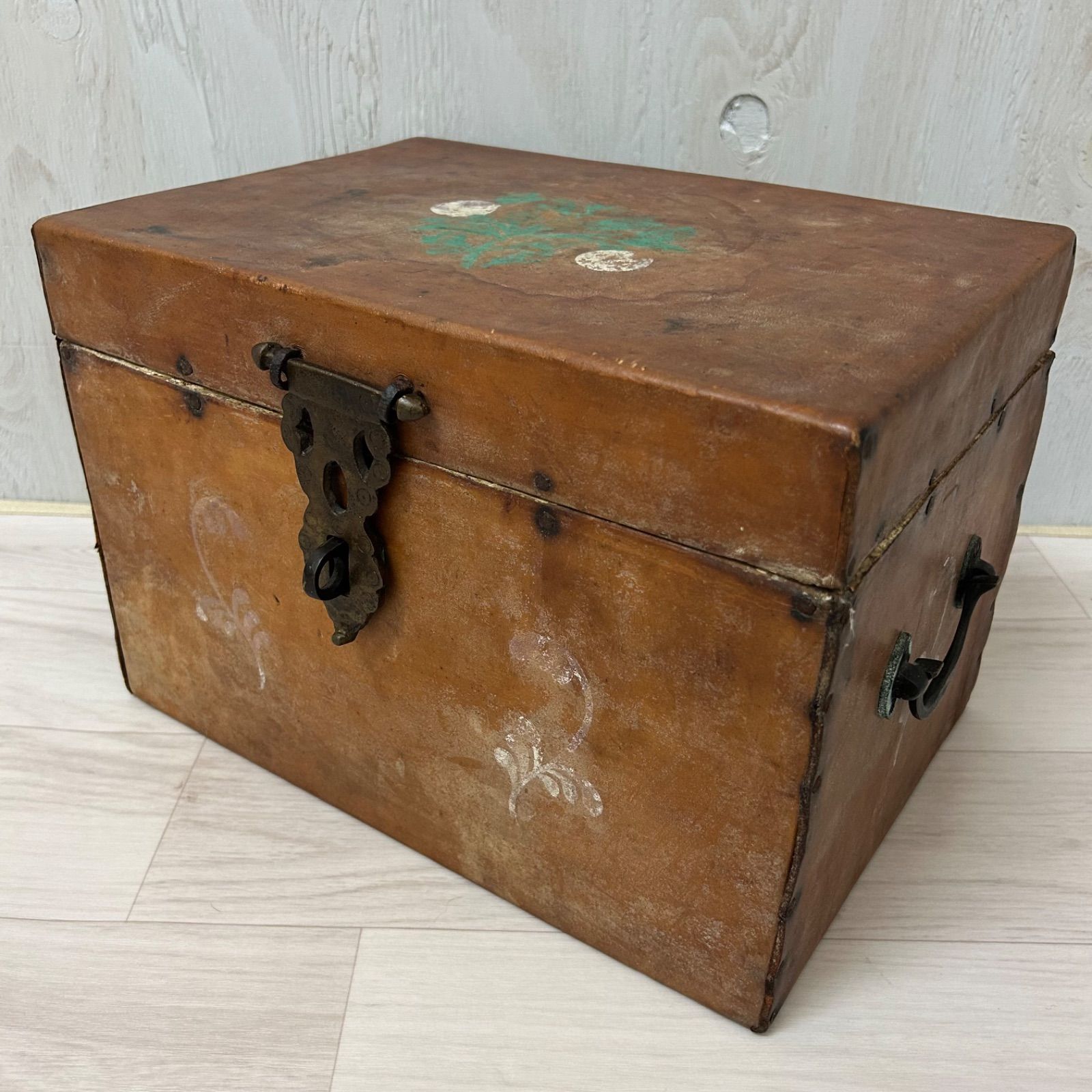 木箱 味のある木箱 道具箱 工具箱 古木 時代物 骨董品 金具 古道具 古 