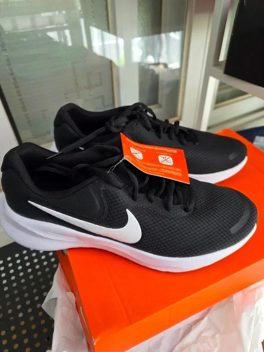 (未使用)275mm NIKE Revolution 7 ブラック スニーカー
