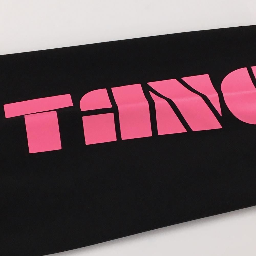 超美品】タングラム ハイネックインナーシャツ 黒×蛍光ピンク 袖ロゴ