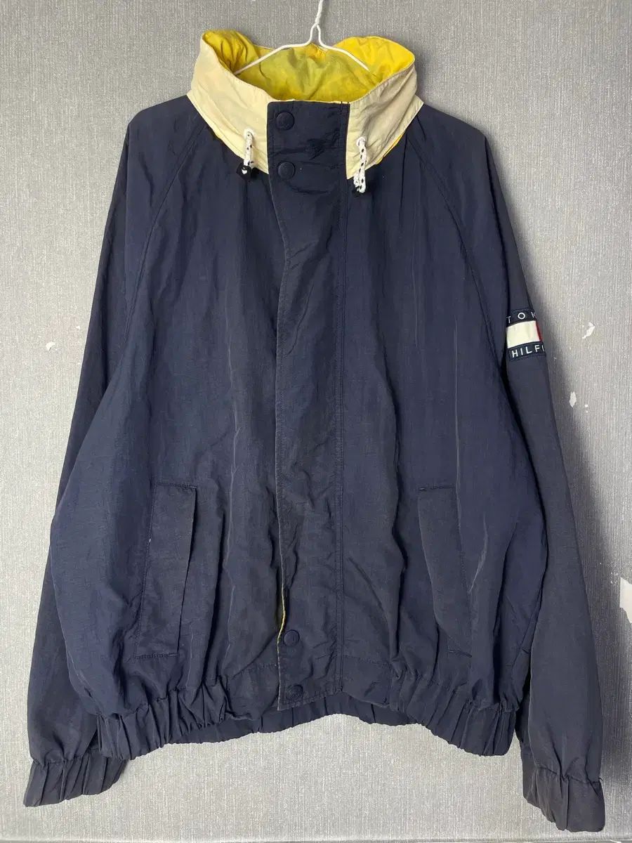L Tommy Hilfiger トミーヒルフィガー オールドスクール Spellout ウィンドブレーカー
