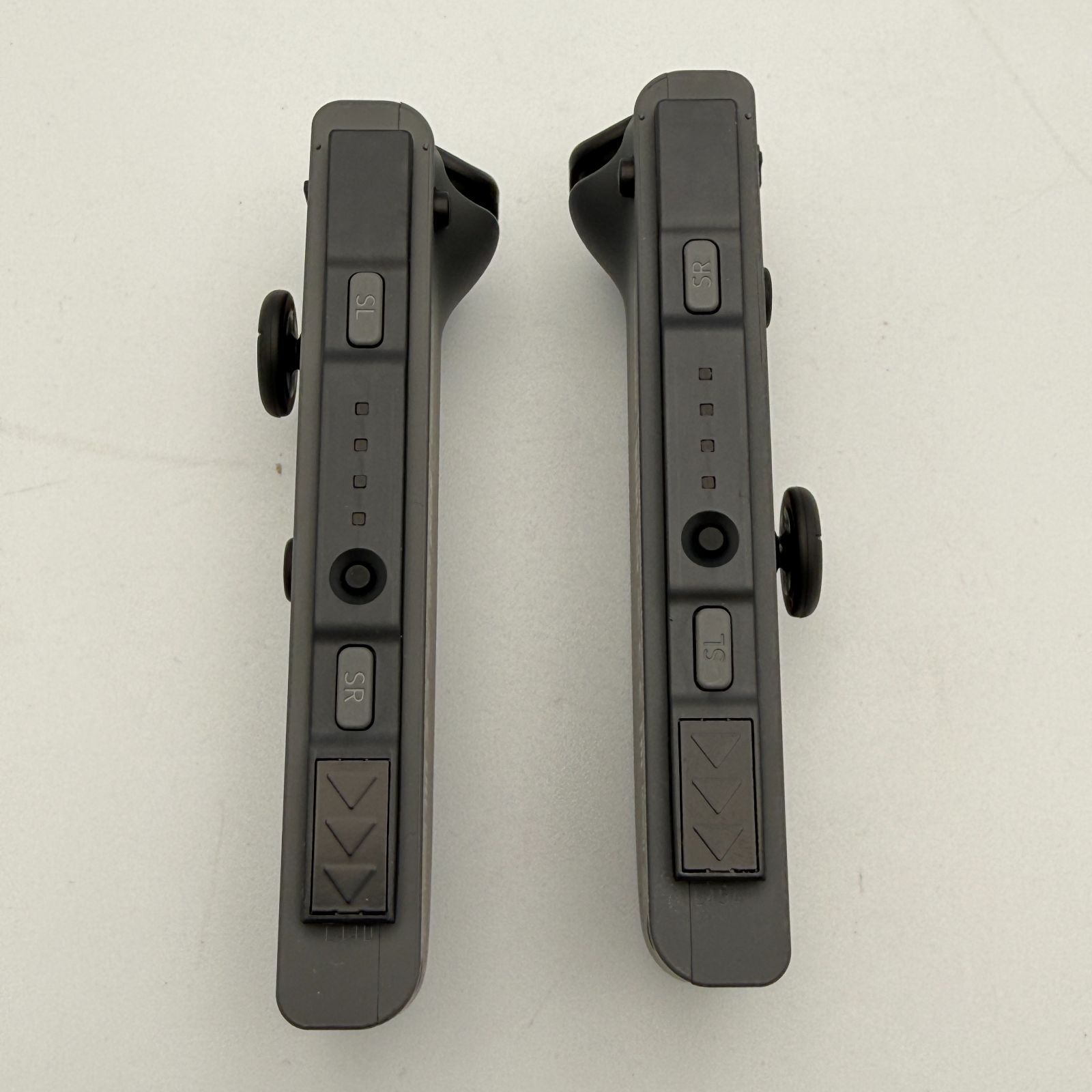 新古品】ニンテンドー スイッチ Nintendo Switch 本体 Joy-Con L / R 