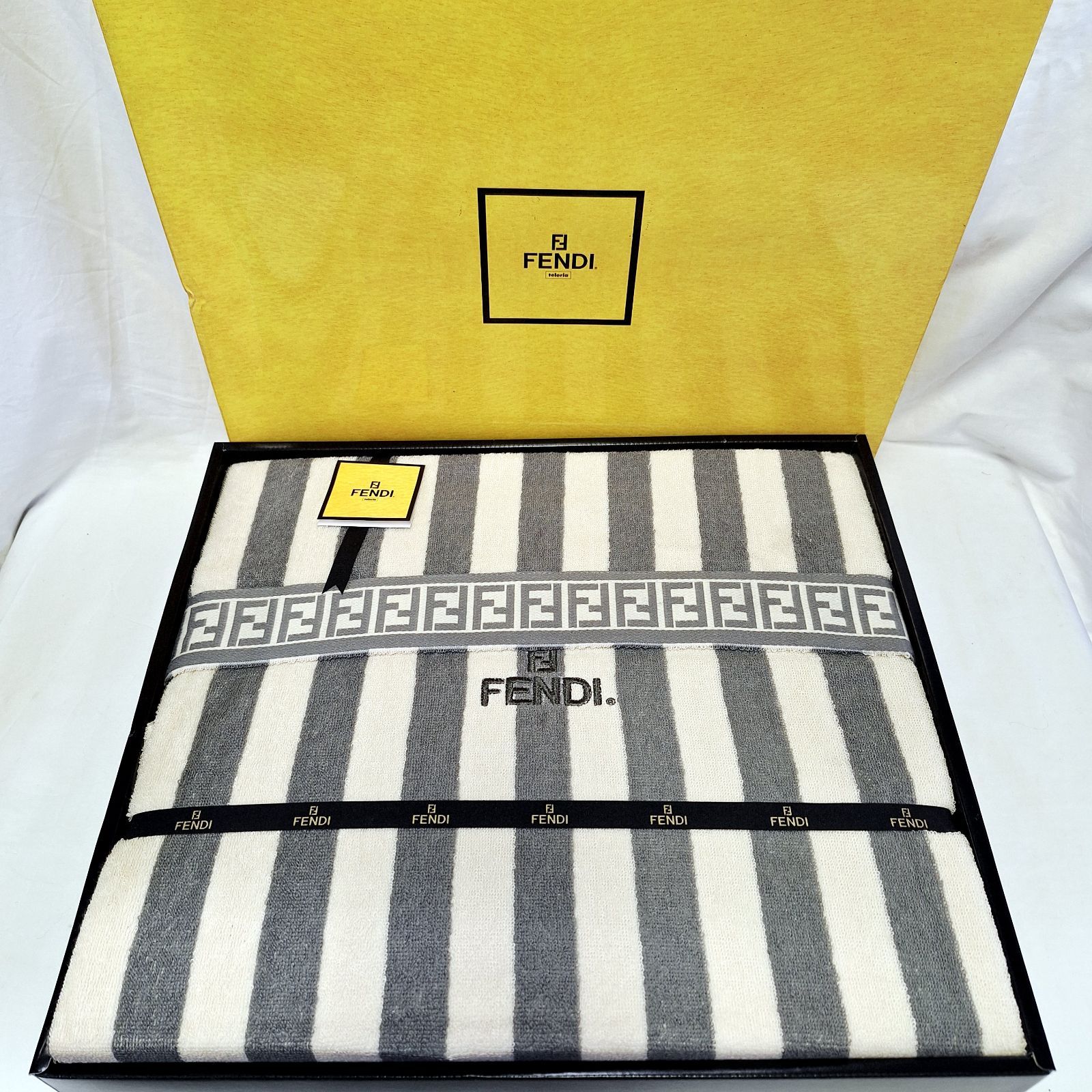 FENDI タオルケット K50B12BR 140x200 FENDI タオルケット K50B12BR 140x200 FENDI タオルケット K50B12BR