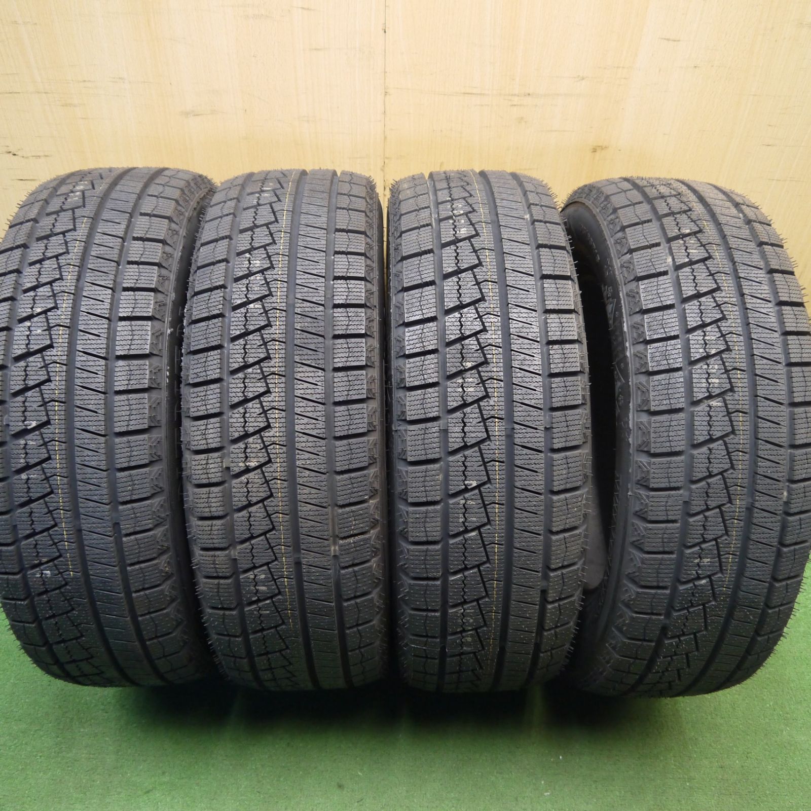 未使用!25年★スタッドレス 195/65R15 ネクセン ウィンガード アイス2 タイヤ 15インチ プリウス カローラスポーツ 等★6050807Hスタ