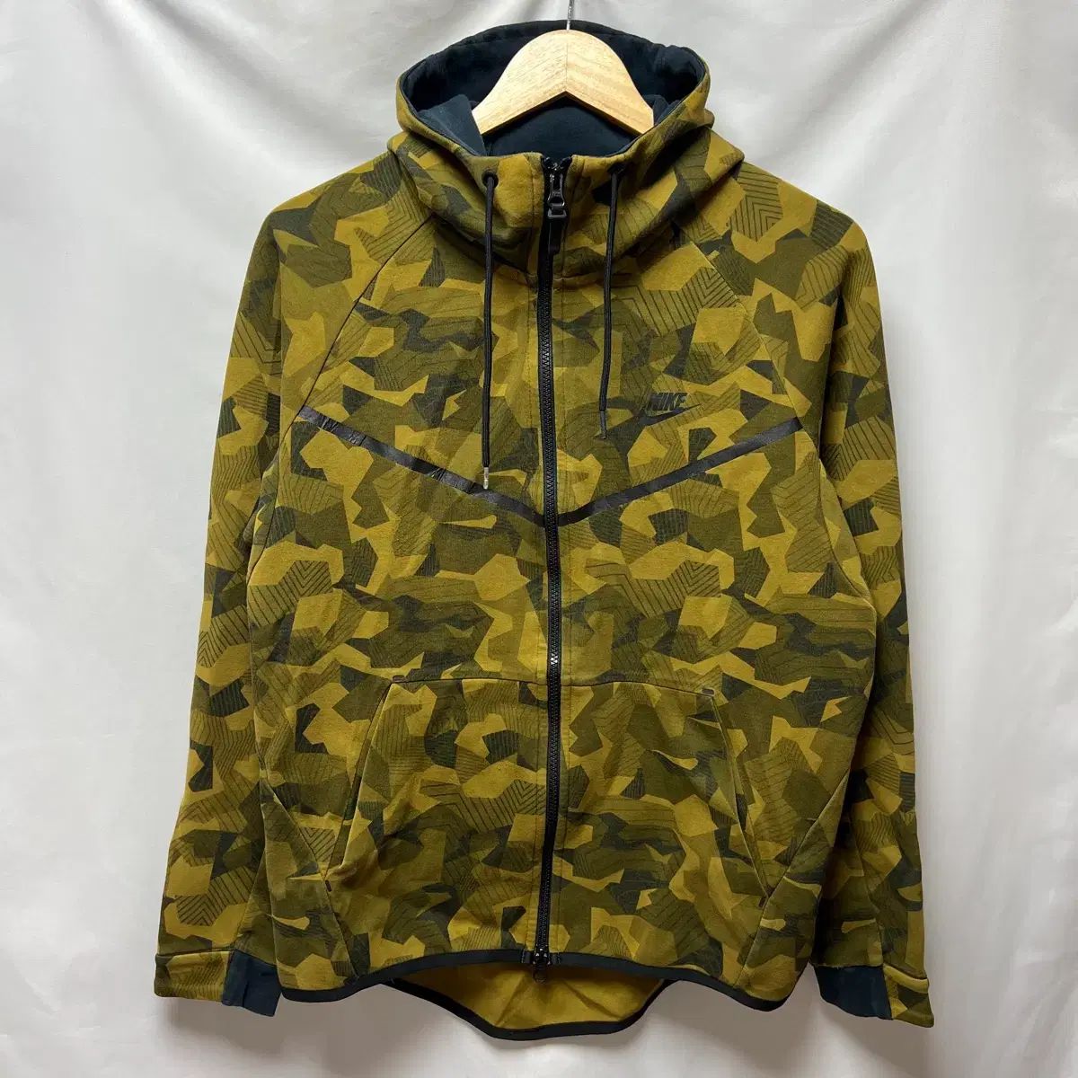 正規品/L NIKE テックパック ミリタリー カモフラ カーキ フードジップアップ